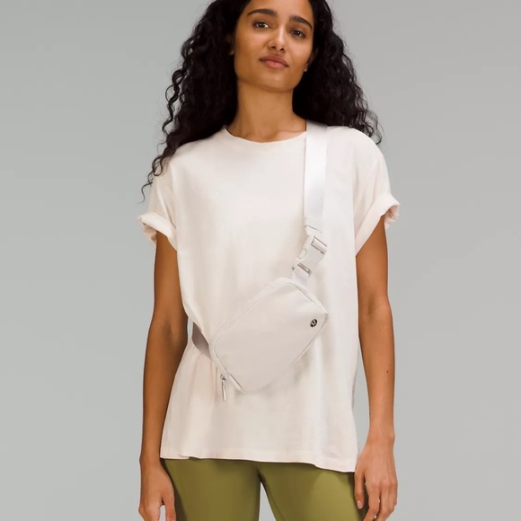 Lululemon everywhere belt bag White Opal with extendable strap - Picture 3 of 6